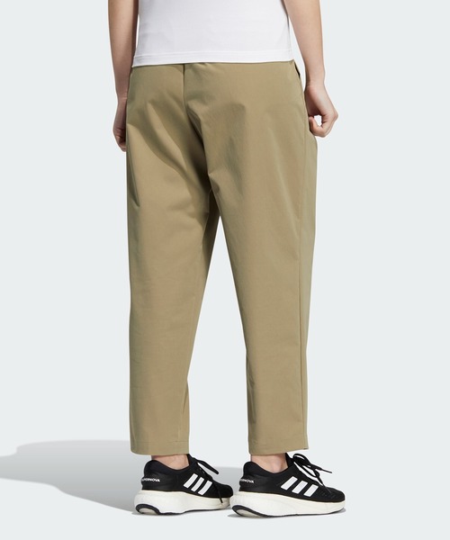 adidas ルーズフィット　テーパードレッグ　9分丈スタイル adidas（アディダス）の「PRSVE ルーズフィット テーパード 9/10
