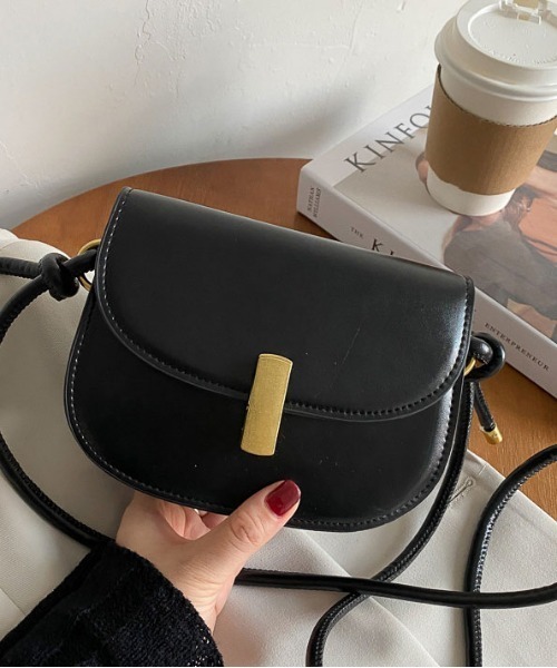 ibeul_（イベール）の「クラシックミニショルダーバッグ（ショルダーバッグ・レディース・ブラック/キャメル/ワイン・FREE）」の4枚目の写真