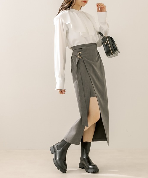 OLIVE des OLIVE(オリーブデオリーブ)の「ラッフルカラ―付ブラウス(シャツ/ブラウス・レディース・ホワイト/オフホワイト/ネイビー・FREE)」の4枚目の写真