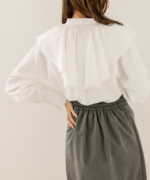 OLIVE des OLIVE(オリーブデオリーブ)の「ラッフルカラ―付ブラウス(シャツ/ブラウス・レディース・ホワイト/オフホワイト/ネイビー・FREE)」の7枚目の写真