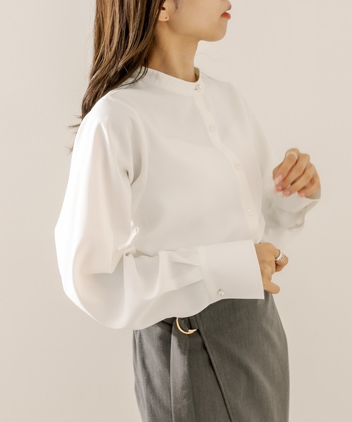 OLIVE des OLIVE(オリーブデオリーブ)の「ラッフルカラ―付ブラウス(シャツ/ブラウス・レディース・ホワイト/オフホワイト/ネイビー・FREE)」の9枚目の写真