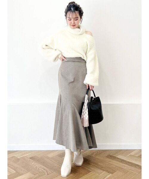 dazzlin（ダズリン）の「ショルダーオープンシャギーニットトップス（ニット/セーター・レディース・レッド/オフホワイト/グレー/ベージュ・FREE）」の7枚目の写真