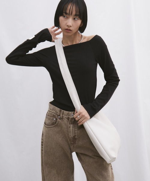 Aunt Marie's（アントマリーズ）の「【お気に入り６万超え】2WAYワンハンドルバッグ / ギャザーデザイントートバッグ / A4収納可能（ショルダーバッグ・レディース・ブラック/ベージュ/アイボリー/シルバー/グレー・FREE）」の13枚目の写真