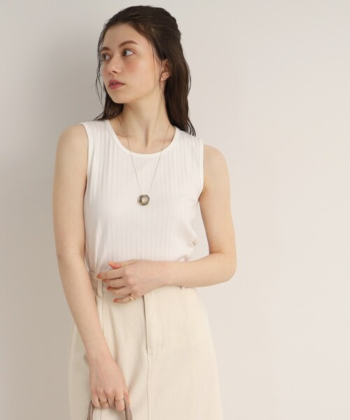 SHOO・LA・RUE（シューラルー）の「◆【美しく見せるサイズ感】ランダムリブ タンクトップ（タンクトップ・レディース・ブラック/ホワイト系/ナチュラル・04/03/02）」の11枚目の写真