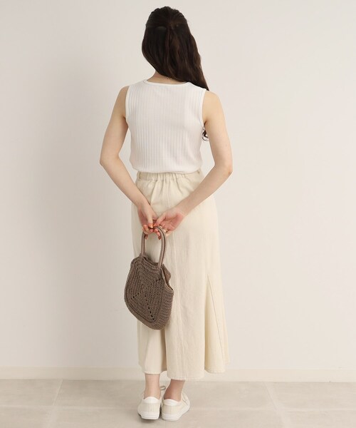 SHOO・LA・RUE（シューラルー）の「◆【美しく見せるサイズ感】ランダムリブ タンクトップ（タンクトップ・レディース・ブラック/ホワイト系/ナチュラル・04/03/02）」の16枚目の写真