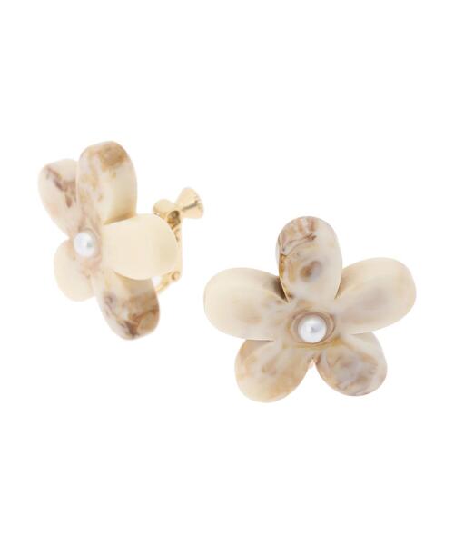 Green Parks(グリーンパークス)の「・HALF TIME フラワーイヤリング(イヤリング・レディース・ホワイト/ベージュ/グリーン/ピンク・FREE)」の1枚目の写真