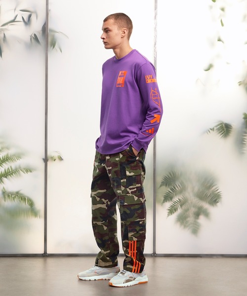 adidas（アディダス）の「adidas x IVY PARK 長袖グラフィックTシャツ 