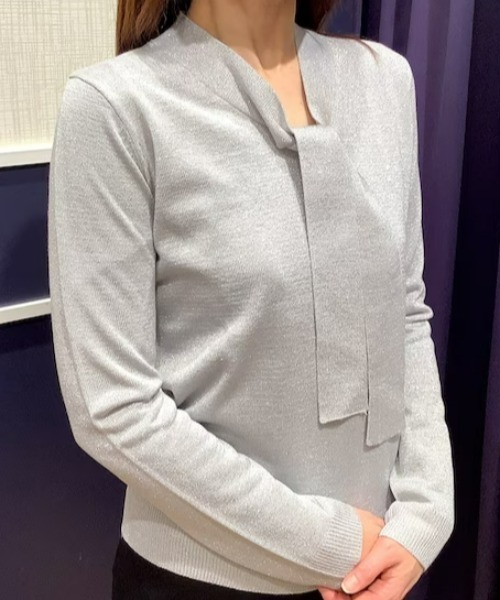 TOKYO SHIRTS（トウキョウシャツ）の「ラメボウタイ ニットプルオーバー（ニット/セーター・レディース・シルバーグレー/ライトカーキ・M/L）」の12枚目の写真