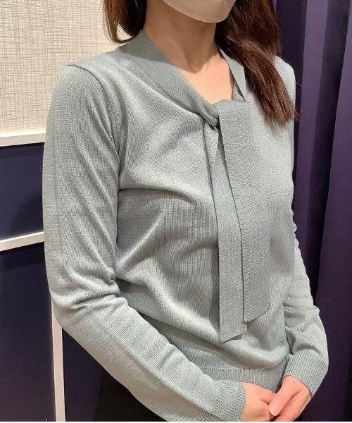 TOKYO SHIRTS（トウキョウシャツ）の「ラメボウタイ ニットプルオーバー（ニット/セーター・レディース・シルバーグレー/ライトカーキ・M/L）」の16枚目の写真