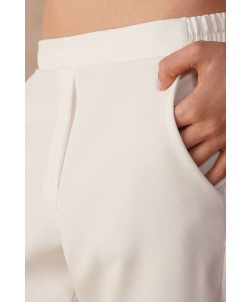 Intimissimi(インティミッシミ)の「ポケット付きパンツ(スラックス・レディース・オフホワイト/ブラック・S/M/L/XS)」の7枚目の写真