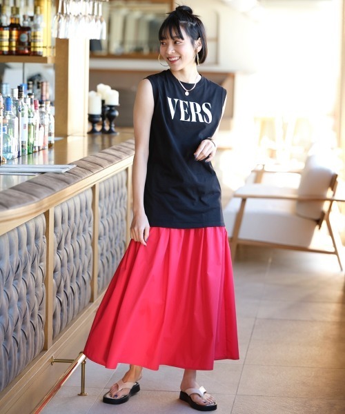 SMILE LAND(スマイルランド)の「大きいサイズ ロング丈ロゴプリントタンクトップ(タンクトップ・レディース・オフホワイト/ブラック・L/LL/3L/4L/5L)」の5枚目の写真