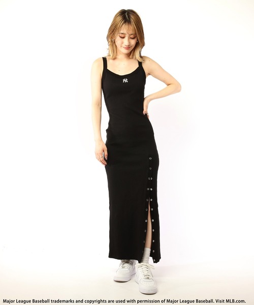 BACK TO THE FIELD(バック トゥー ザ フィールド)の「【MLB】ワンポイントロゴ刺繍スリットロングキャミワンピース(ワンピース・レディース・グリーン系/ネイビー系/ブラック・FREE)」の6枚目の写真