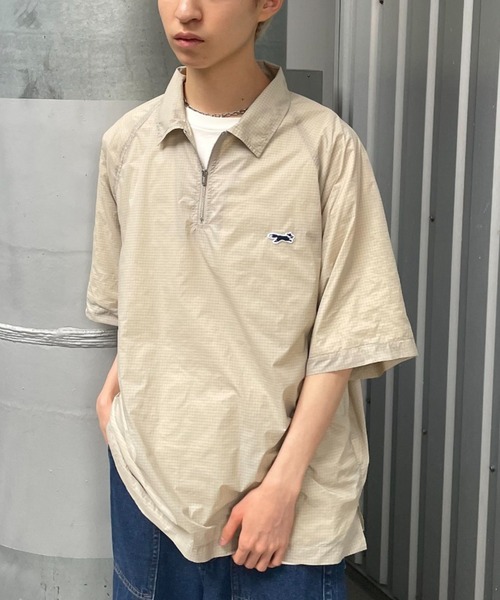 PENNEYS(ぺニーズ)の「【PENNEYS/ぺニーズ】別注 the FOX ハーフジップナイロンシャツ(シャツ/ブラウス・レディース・ベージュ/グリーン/ブラック・LARGE/MEDIUM)」の2枚目の写真