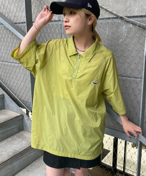 PENNEYS(ぺニーズ)の「【PENNEYS/ぺニーズ】別注 the FOX ハーフジップナイロンシャツ(シャツ/ブラウス・レディース・ベージュ/グリーン/ブラック・LARGE/MEDIUM)」の3枚目の写真