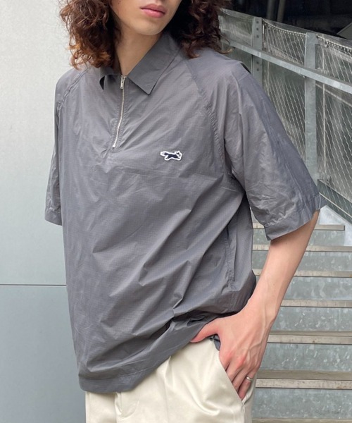 PENNEYS(ぺニーズ)の「【PENNEYS/ぺニーズ】別注 the FOX ハーフジップナイロンシャツ(シャツ/ブラウス・レディース・ベージュ/グリーン/ブラック・LARGE/MEDIUM)」の1枚目の写真
