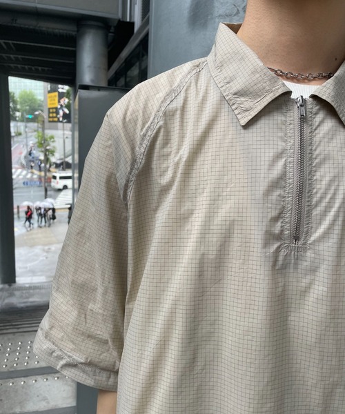 PENNEYS(ぺニーズ)の「【PENNEYS/ぺニーズ】別注 the FOX ハーフジップナイロンシャツ(シャツ/ブラウス・レディース・ベージュ/グリーン/ブラック・LARGE/MEDIUM)」の10枚目の写真