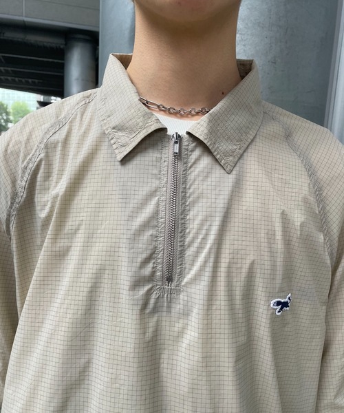 PENNEYS(ぺニーズ)の「【PENNEYS/ぺニーズ】別注 the FOX ハーフジップナイロンシャツ(シャツ/ブラウス・レディース・ベージュ/グリーン/ブラック・LARGE/MEDIUM)」の9枚目の写真