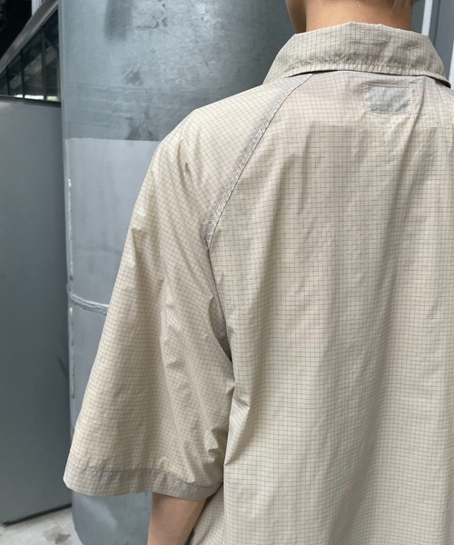 PENNEYS(ぺニーズ)の「【PENNEYS/ぺニーズ】別注 the FOX ハーフジップナイロンシャツ(シャツ/ブラウス・レディース・ベージュ/グリーン/ブラック・LARGE/MEDIUM)」の15枚目の写真