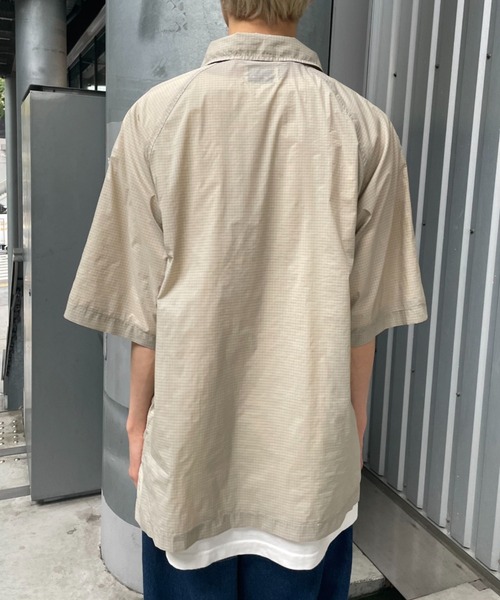 PENNEYS(ぺニーズ)の「【PENNEYS/ぺニーズ】別注 the FOX ハーフジップナイロンシャツ(シャツ/ブラウス・レディース・ベージュ/グリーン/ブラック・LARGE/MEDIUM)」の7枚目の写真