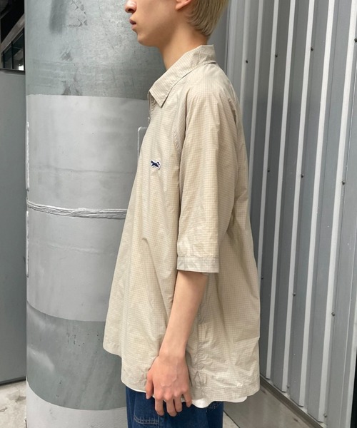PENNEYS(ぺニーズ)の「【PENNEYS/ぺニーズ】別注 the FOX ハーフジップナイロンシャツ(シャツ/ブラウス・レディース・ベージュ/グリーン/ブラック・LARGE/MEDIUM)」の6枚目の写真