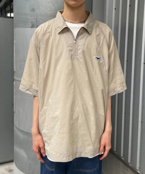 PENNEYS(ぺニーズ)の「【PENNEYS/ぺニーズ】別注 the FOX ハーフジップナイロンシャツ(シャツ/ブラウス・レディース・ベージュ/グリーン/ブラック・LARGE/MEDIUM)」の5枚目の写真