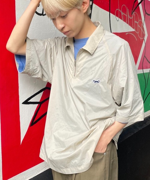 PENNEYS(ぺニーズ)の「【PENNEYS/ぺニーズ】別注 the FOX ハーフジップナイロンシャツ(シャツ/ブラウス・レディース・ベージュ/グリーン/ブラック・LARGE/MEDIUM)」の4枚目の写真