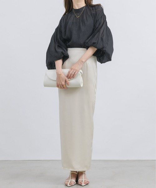 NEUNA（ヌナ）の「【程よい肌見せでヌーディな足元。】センターシームポイントトゥパンプス（サンダル・レディース・アイボリー/ブラック・SMALL/LARGE/MEDIUM）」の6枚目の写真