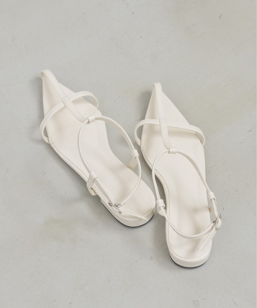 NEUNA（ヌナ）の「【程よい肌見せでヌーディな足元。】センターシームポイントトゥパンプス（サンダル・レディース・アイボリー/ブラック・SMALL/LARGE/MEDIUM）」の14枚目の写真