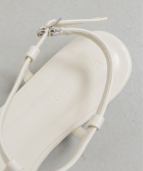 NEUNA（ヌナ）の「【程よい肌見せでヌーディな足元。】センターシームポイントトゥパンプス（サンダル・レディース・アイボリー/ブラック・SMALL/LARGE/MEDIUM）」の18枚目の写真