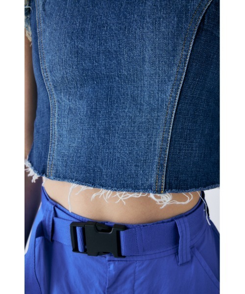 MOUSSY(マウジー)の「PANEL DENIM SLEEVELESS トップス(タンクトップ・レディース・ブルー・1/2)」の9枚目の写真