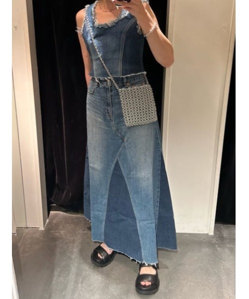 MOUSSY(マウジー)の「PANEL DENIM SLEEVELESS トップス(タンクトップ・レディース・ブルー・1/2)」の19枚目の写真