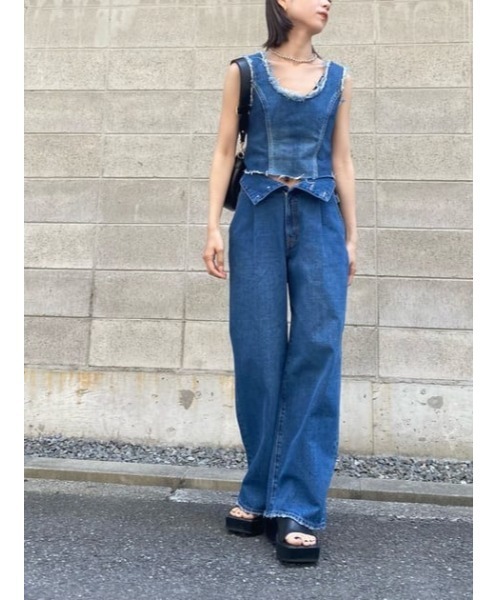 MOUSSY(マウジー)の「PANEL DENIM SLEEVELESS トップス(タンクトップ・レディース・ブルー・1/2)」の20枚目の写真