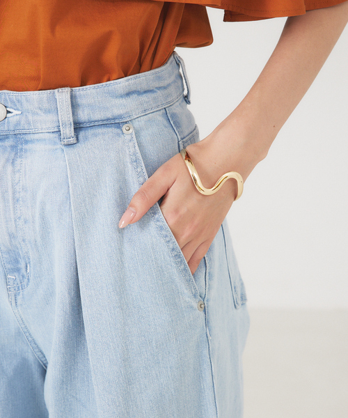 abahouse mavie(アバハウスマヴィ)の「タックワイドデニム(デニムパンツ・レディース・ホワイト/ダークネイビー/サックスブルー/ブルー・40/36/38)」の10枚目の写真