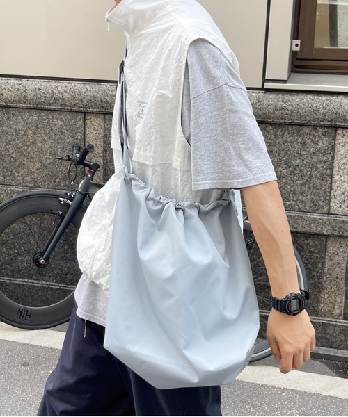 CPCM（シーピーシーエム）の「エステルスピンドルBIGショルダー（ショルダーバッグ・メンズ・ブラック/アイボリー/チャコールグレー/サックスブルー/ブラック系その他・FREE）」の5枚目の写真