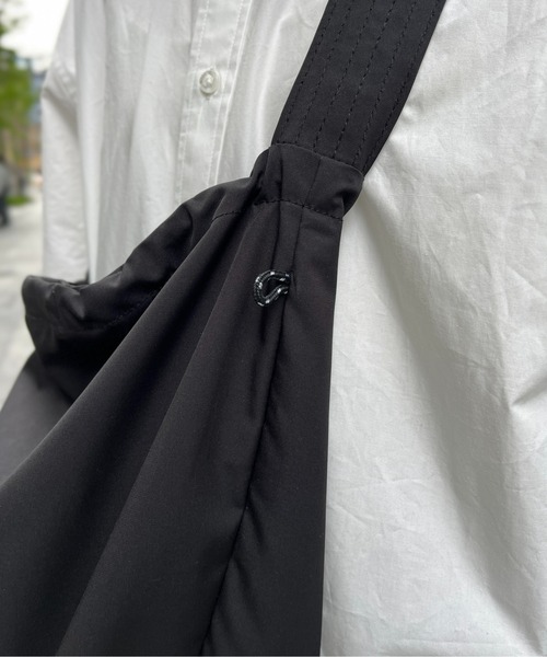 CPCM（シーピーシーエム）の「エステルスピンドルBIGショルダー（ショルダーバッグ・メンズ・ブラック/アイボリー/チャコールグレー/サックスブルー/ブラック系その他・FREE）」の12枚目の写真