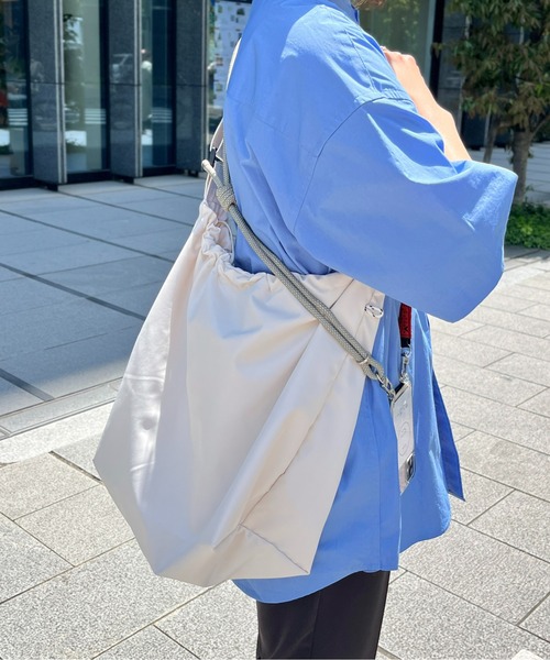 CPCM（シーピーシーエム）の「エステルスピンドルBIGショルダー（ショルダーバッグ・メンズ・ブラック/アイボリー/チャコールグレー/サックスブルー/ブラック系その他・FREE）」の6枚目の写真