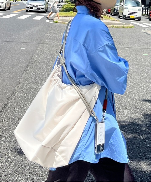 CPCM（シーピーシーエム）の「エステルスピンドルBIGショルダー（ショルダーバッグ・メンズ・ブラック/アイボリー/チャコールグレー/サックスブルー/ブラック系その他・FREE）」の7枚目の写真