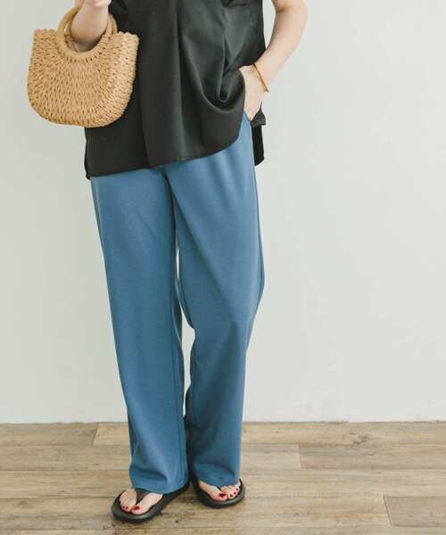 ITEMS URBANRESEARCH（アイテムズ アーバンリサーチ）の「カットジョーゼットセミフレアパンツ（スラックス・レディース・ブラック/ブルー/モカ・FREE）」の3枚目の写真