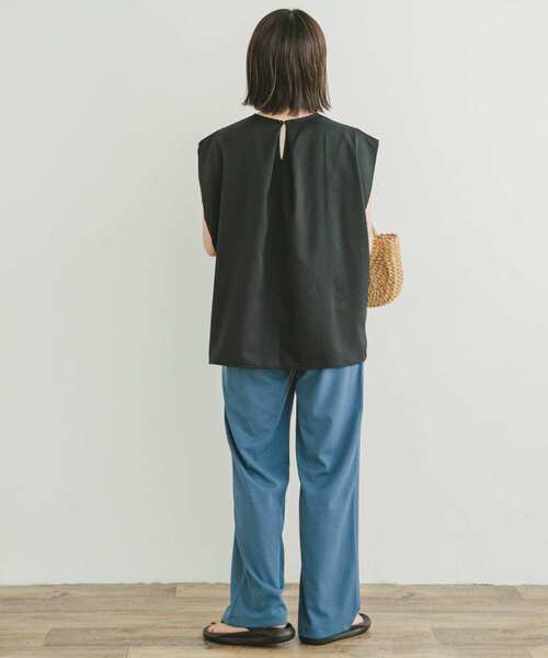 ITEMS URBANRESEARCH（アイテムズ アーバンリサーチ）の「カットジョーゼットセミフレアパンツ（スラックス・レディース・ブラック/ブルー/モカ・FREE）」の6枚目の写真