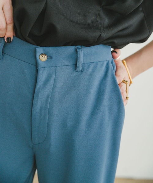 ITEMS URBANRESEARCH（アイテムズ アーバンリサーチ）の「カットジョーゼットセミフレアパンツ（スラックス・レディース・ブラック/ブルー/モカ・FREE）」の16枚目の写真