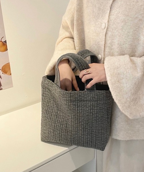 shopnikoniko(ショップニコニコ)の「韓国製 リボン付き ヌビバッグ イブル素材 ミニトートバッグ キルティング コットン100% パール(トートバッグ・レディース・グレイッシュベージュ/ピンク/チャコール/アイボリー/グレー系その他2/ホワイト系その他/ピンク系その他/グレー系その他/ピンク系その他2/グレー系その他3/グレー系その他4/ホワイト系その他2・フリー)」の6枚目の写真