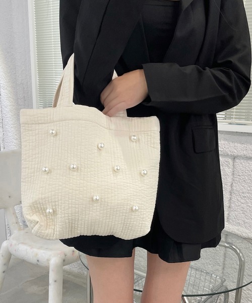 shopnikoniko(ショップニコニコ)の「韓国製 リボン付き ヌビバッグ イブル素材 ミニトートバッグ キルティング コットン100% パール(トートバッグ・レディース・グレイッシュベージュ/ピンク/チャコール/アイボリー/グレー系その他2/ホワイト系その他/ピンク系その他/グレー系その他/ピンク系その他2/グレー系その他3/グレー系その他4/ホワイト系その他2・フリー)」の4枚目の写真