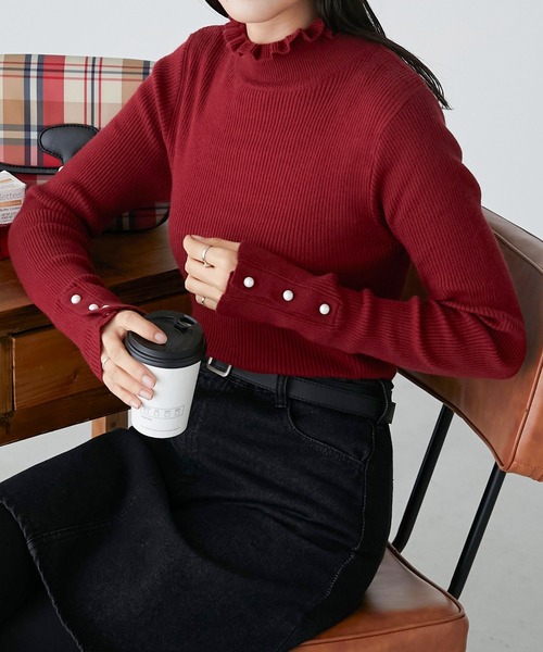 BONLECILL（ボンルシール）の「フリルカラー パールボタンスリーブリブニットプルオーバー（ニット/セーター・レディース・レッド/アイボリー/ネイビー/ブラック/ホワイト×ブラック・FREE）」の5枚目の写真