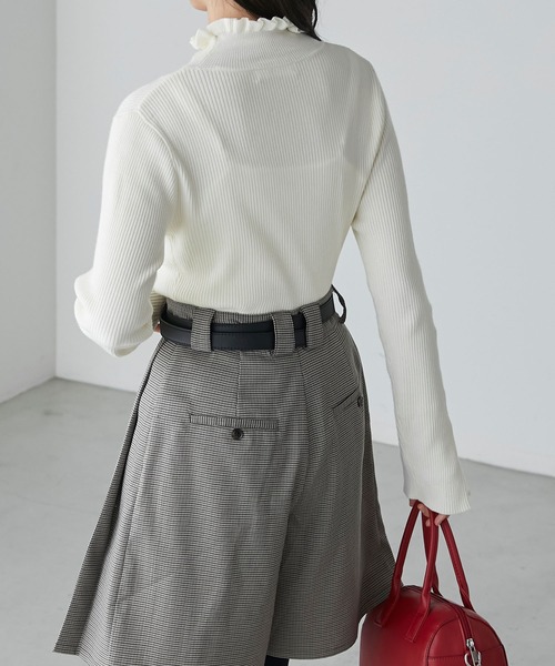 BONLECILL（ボンルシール）の「フリルカラー パールボタンスリーブリブニットプルオーバー（ニット/セーター・レディース・レッド/アイボリー/ネイビー/ブラック/ホワイト×ブラック・FREE）」の12枚目の写真