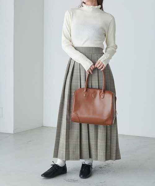 BONLECILL（ボンルシール）の「フリルカラー パールボタンスリーブリブニットプルオーバー（ニット/セーター・レディース・レッド/アイボリー/ネイビー/ブラック/ホワイト×ブラック・FREE）」の14枚目の写真