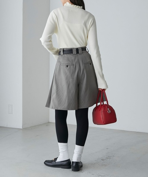 BONLECILL（ボンルシール）の「フリルカラー パールボタンスリーブリブニットプルオーバー（ニット/セーター・レディース・レッド/アイボリー/ネイビー/ブラック/ホワイト×ブラック・FREE）」の15枚目の写真