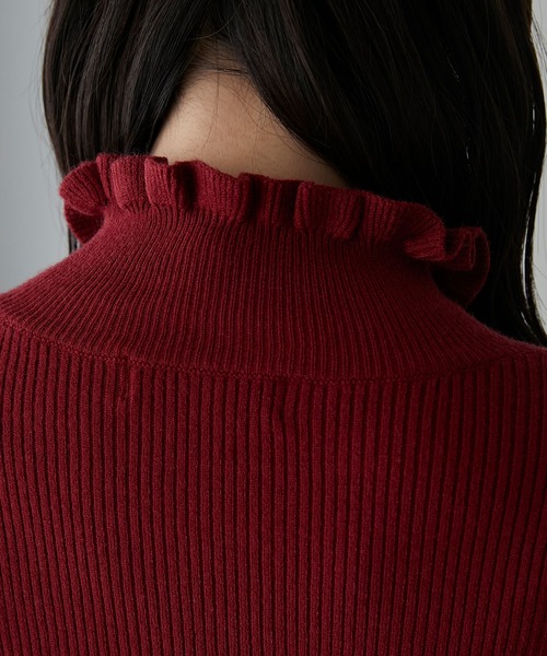 BONLECILL（ボンルシール）の「フリルカラー パールボタンスリーブリブニットプルオーバー（ニット/セーター・レディース・レッド/アイボリー/ネイビー/ブラック/ホワイト×ブラック・FREE）」の9枚目の写真