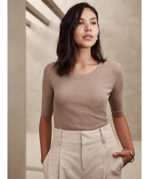 BANANA REPUBLIC FACTORY STORE(バナナリパブリック ファクトリーストア)の「BANANA REPUBLIC FACTORY STORE リブエルボースリーブTシャツ(Tシャツ/カットソー・レディース・ホワイト/ブラック/ブラウン/カーキ/ワイン/キャメル/グレー/ライラック/ネイビー/その他1/その他/ボルドー/ブルー/グリーン/コーラル/ブルー系その他/ブルー系その他2・XS/S/M/L)」の12枚目の写真
