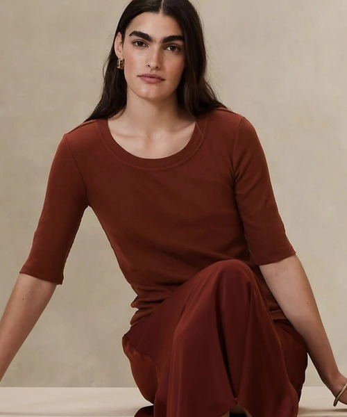 BANANA REPUBLIC FACTORY STORE(バナナリパブリック ファクトリーストア)の「BANANA REPUBLIC FACTORY STORE リブエルボースリーブTシャツ(Tシャツ/カットソー・レディース・ホワイト/ブラック/ブラウン/カーキ/ワイン/キャメル/グレー/ライラック/ネイビー/その他1/その他/ボルドー/ブルー/グリーン/コーラル/ブルー系その他/ブルー系その他2・XS/S/M/L)」の4枚目の写真