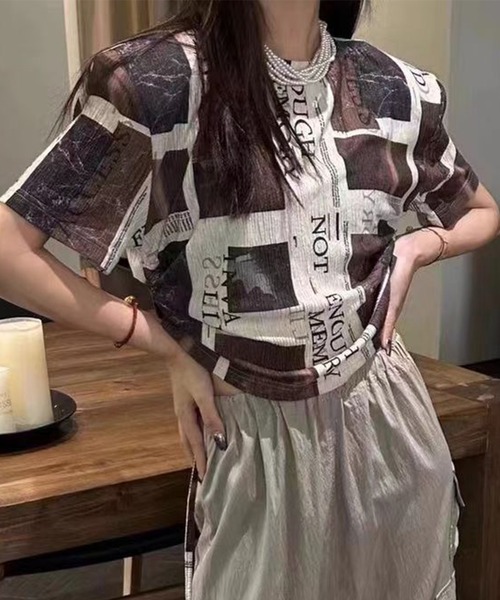 LYEON(リヨン)の「サイドドロストフォトプリントトップス(Tシャツ/カットソー・レディース・ブラック/ブラウン・FREE)」の3枚目の写真